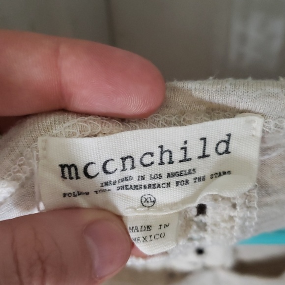 Creme colored top junior size XL - Picture 3 of 3